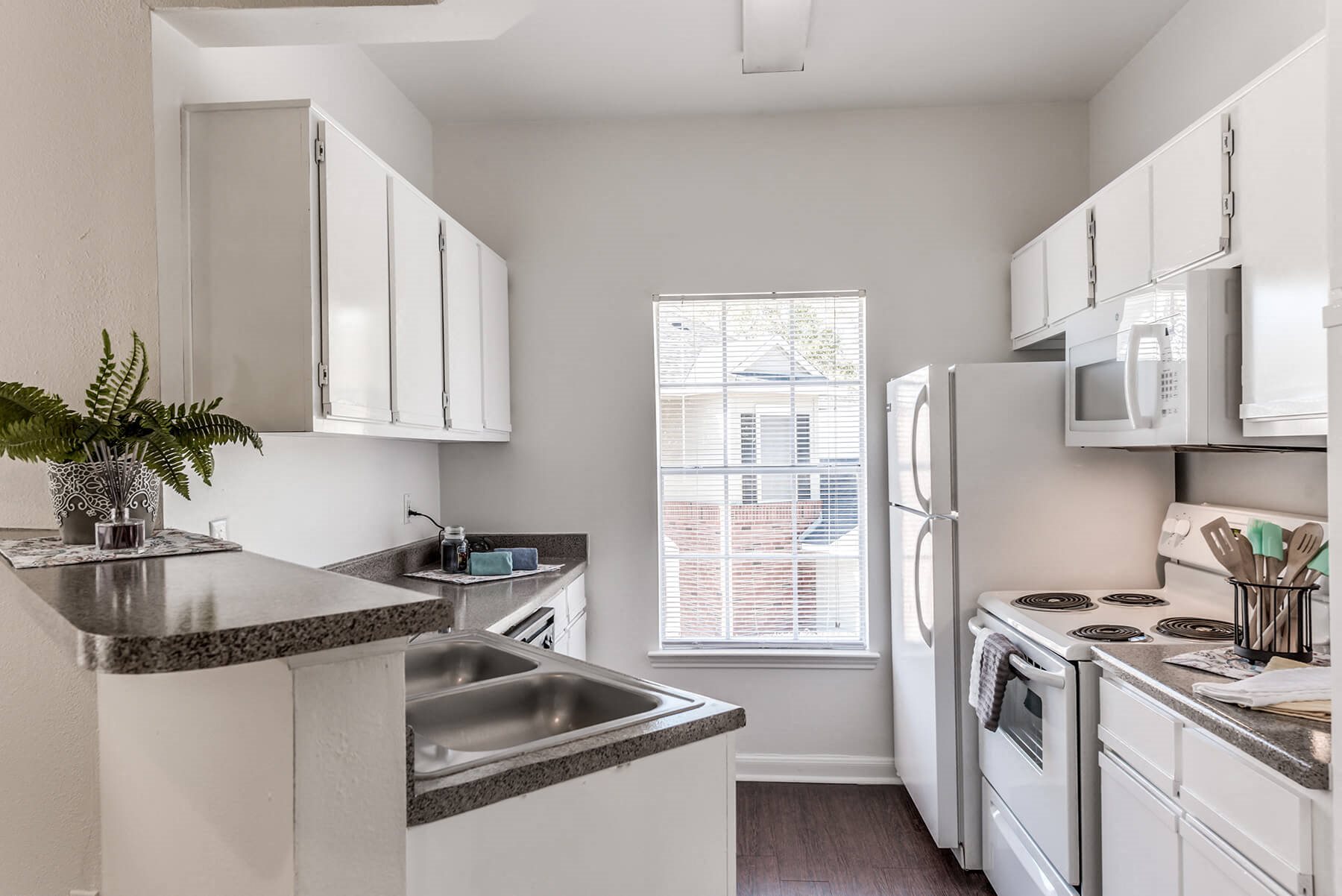Kitchen cabinets at Hollow Creek in Conroe TX